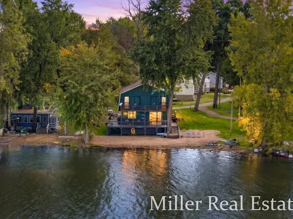 2032 Howard Point Dr, Nashville, MI 49073
