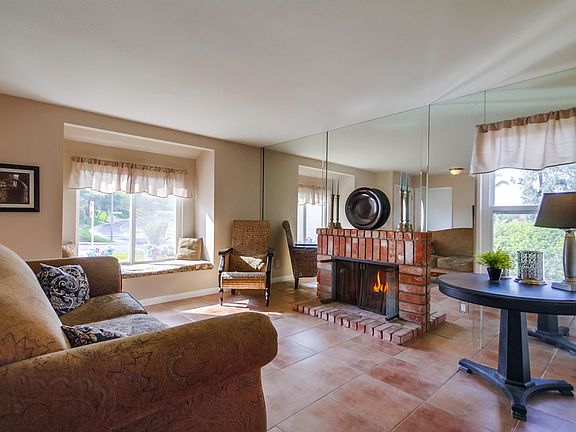4th image of 805 Applewilde Dr