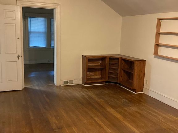 5th image of 1328 W Friendly Ave APT B