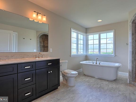 4th image of 5 Rolling Meadow Rd