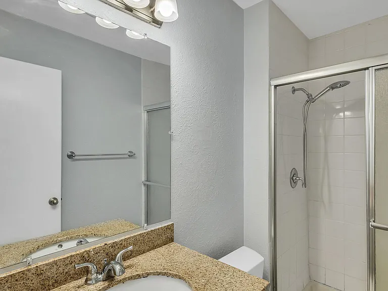 716 Melrose Dr — Photo 17