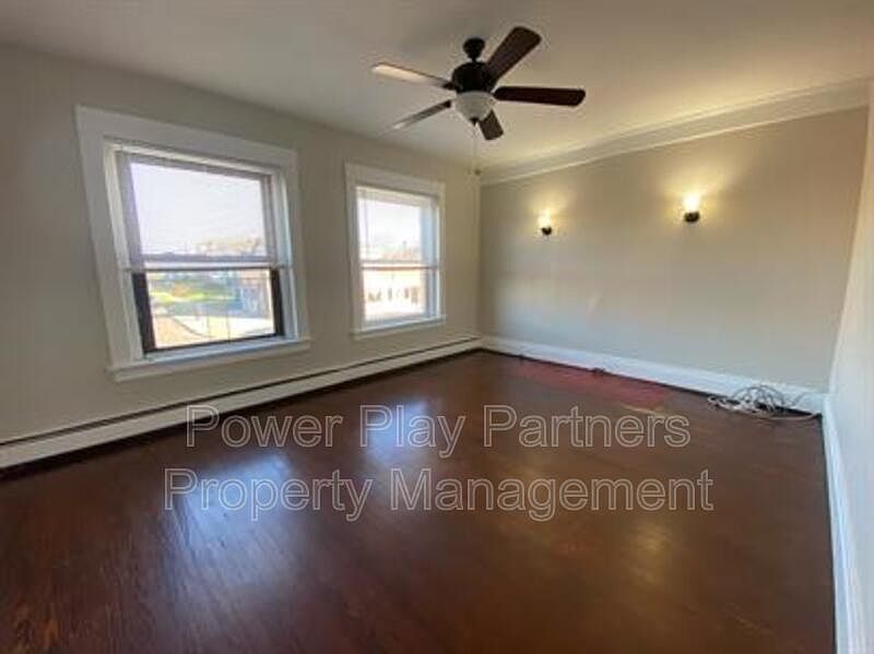 1st image of 1215 Traymore St