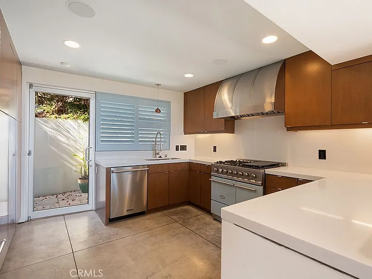 920 Skyline Dr — Photo 12