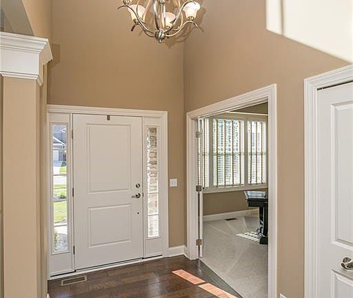 2nd image of 4991 Woodcliff Cir