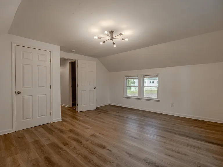 231 Broadway St — Photo 24