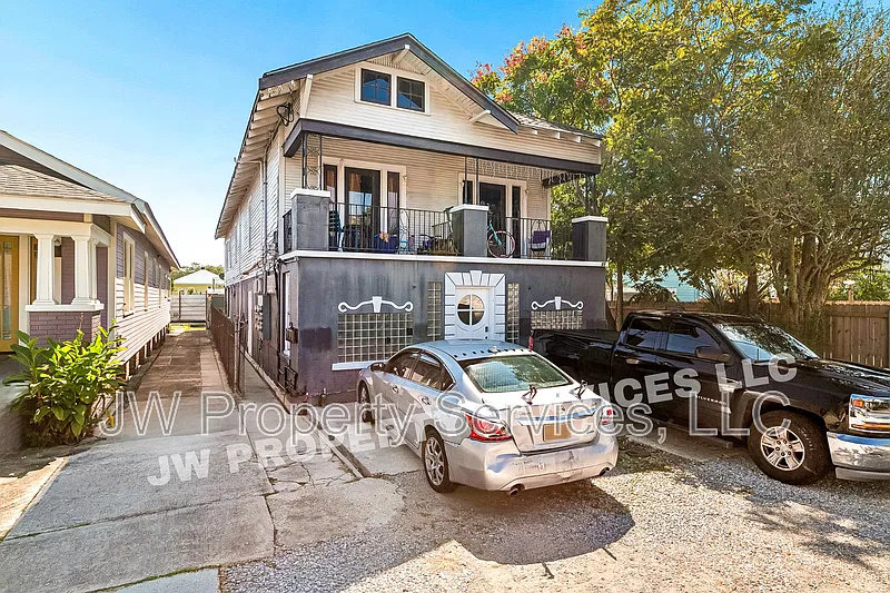 2 bed, 1.0 bath, $1,100 — Photo 2