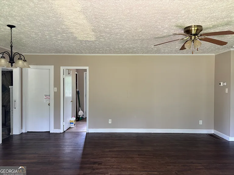 1402 Dewey St — Photo 32