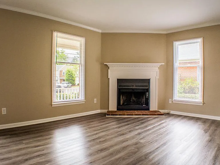 321 Oak Arbor Ln — Photo 3