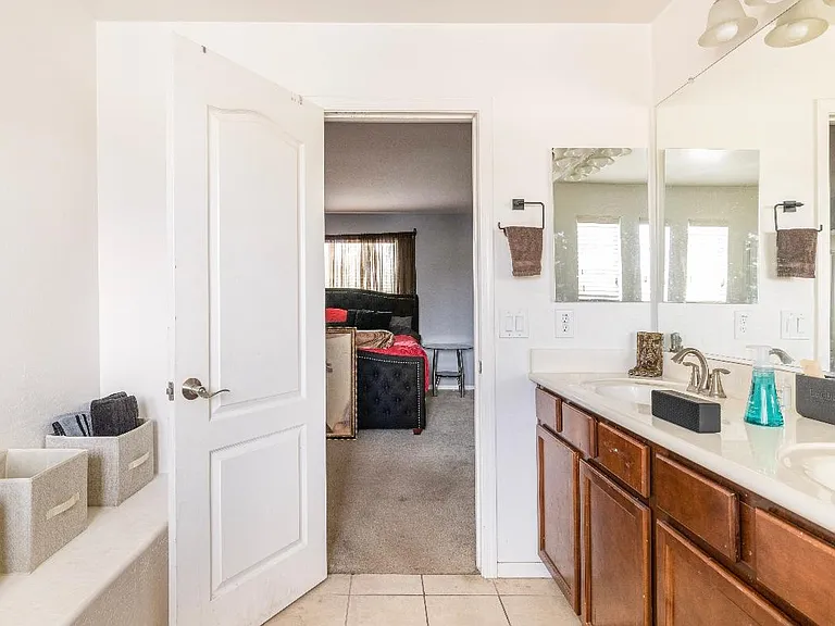 5727 S 35th Pl — Photo 5