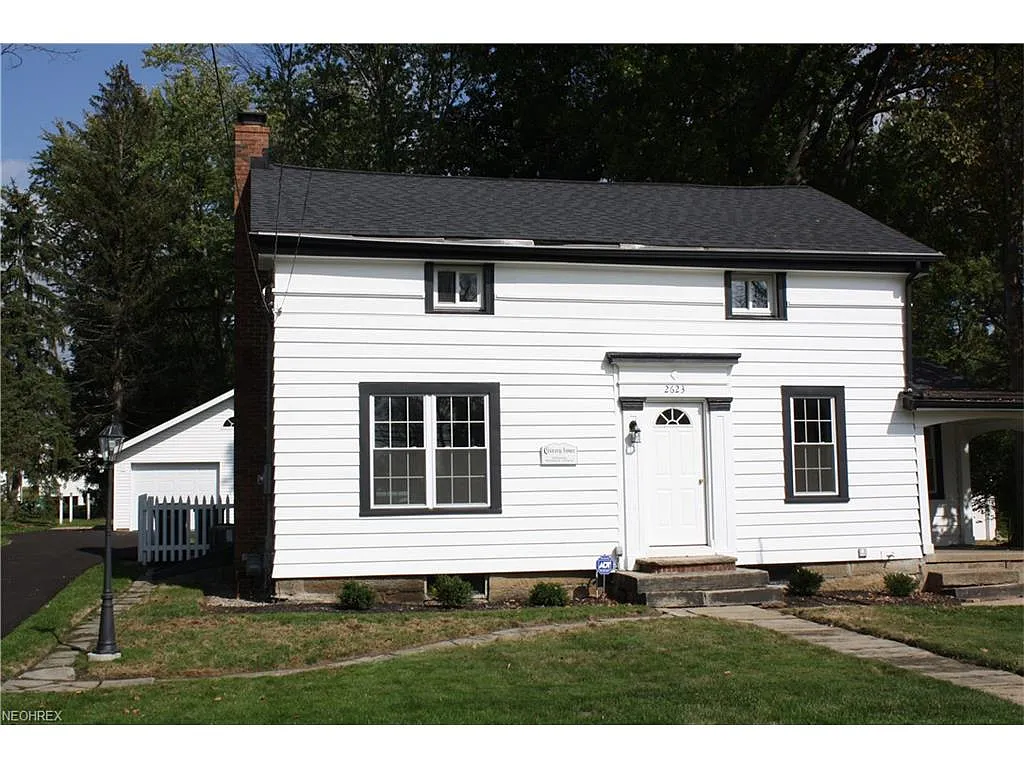 2623 E Aurora Rd photo 1