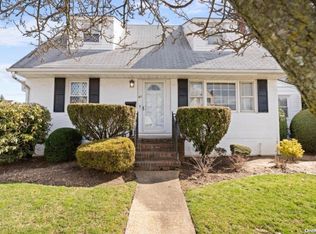 97 Woodside Ave, Baldwin, NY 11510