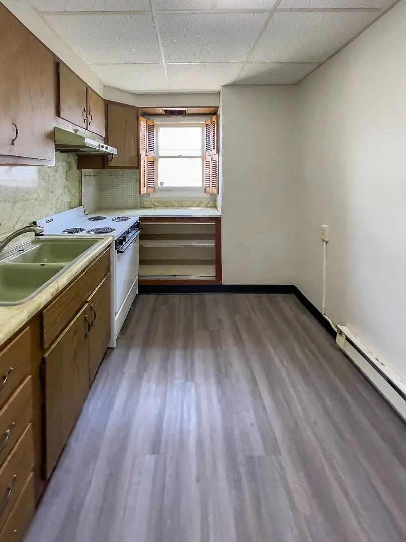 Charming 1-Bedroom Apartment Near Ball State University! New Flooring! — Photo 2