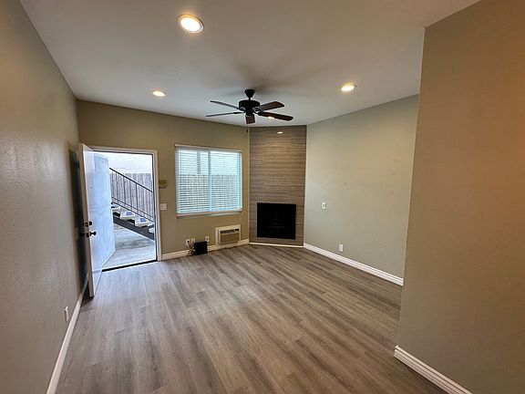 2nd image of 4433 Winona Ave APT 2