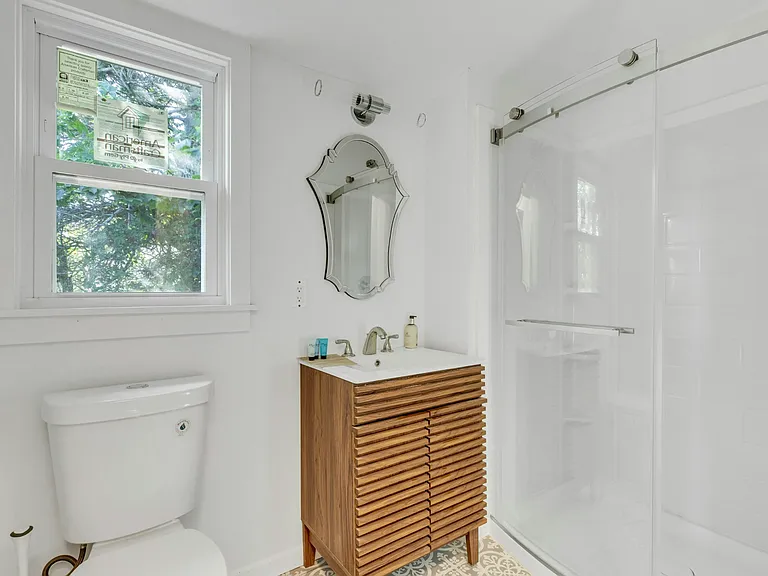 287 E Montauk Hwy — Photo 8