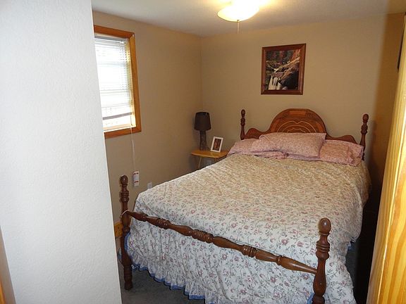 3rd image of 104 Parkview Pl