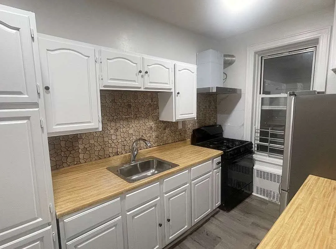 3 bed, $2,800 — Photo 2