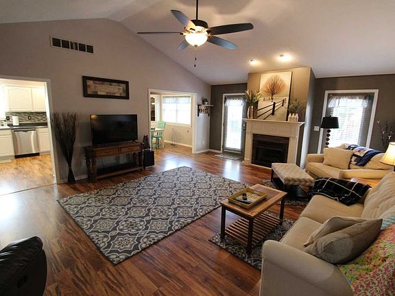 3rd image of 409 S Bradley Dr