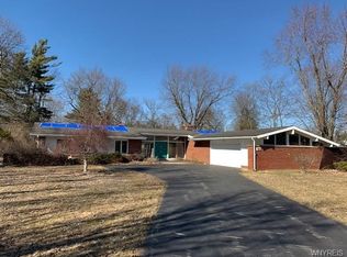 4873 Pineledge Dr W, Clarence, NY 14031