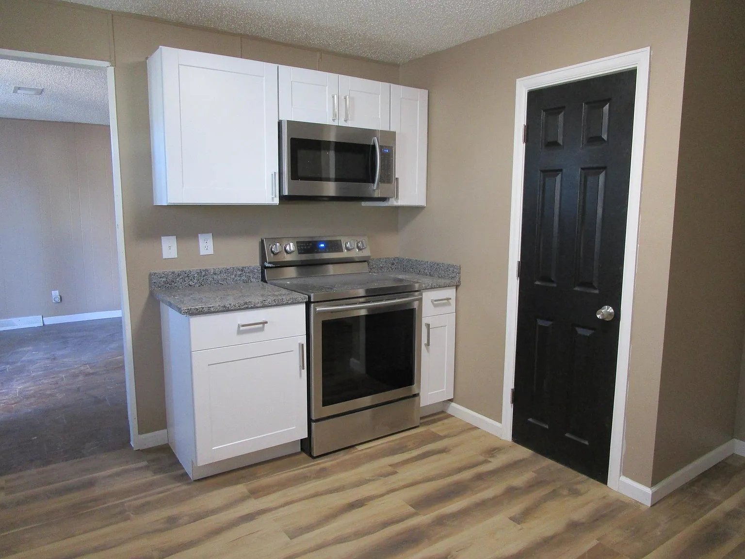 5 bed, 2288 sqft, $3,495 — Photo 4
