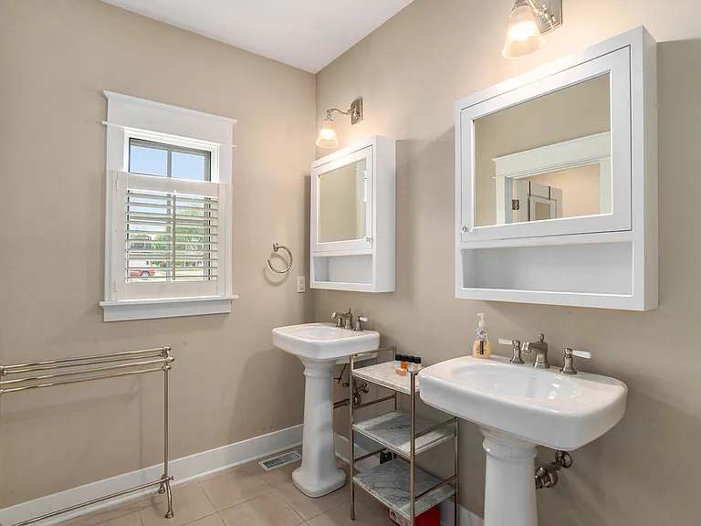 27 Howard Ave — Photo 34
