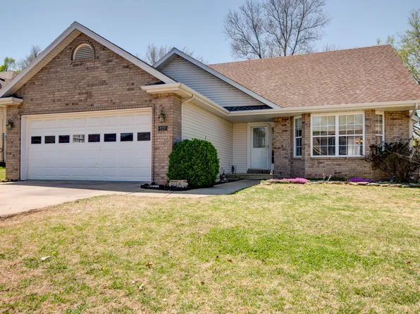 119 N Cedarwood Avenue, Republic, MO 65738