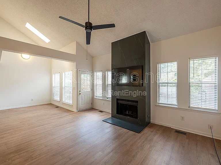 2200 Goodwood Blvd SE — Photo 5