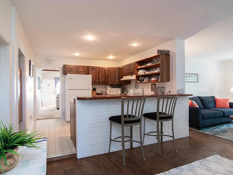 86 E Shore Ave — Photo 11