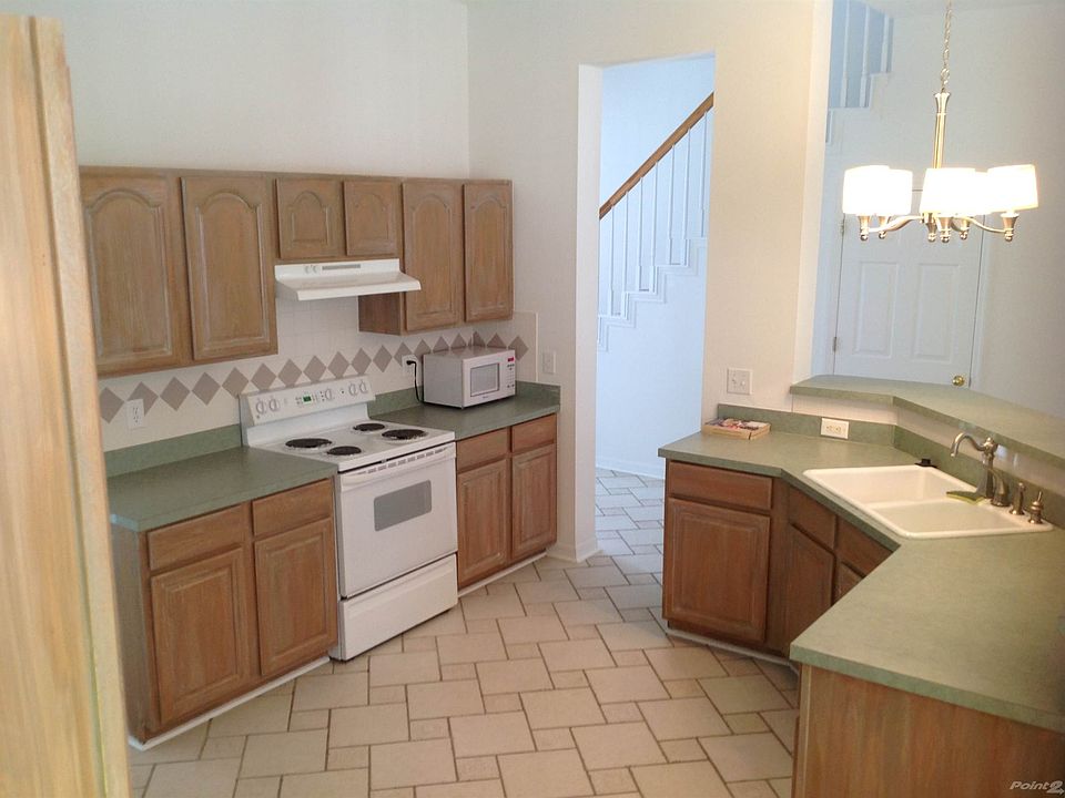 2nd image of 818 Lake Evalyn Dr