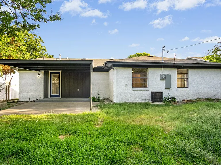 1325 Cloverdale Dr — Photo 17