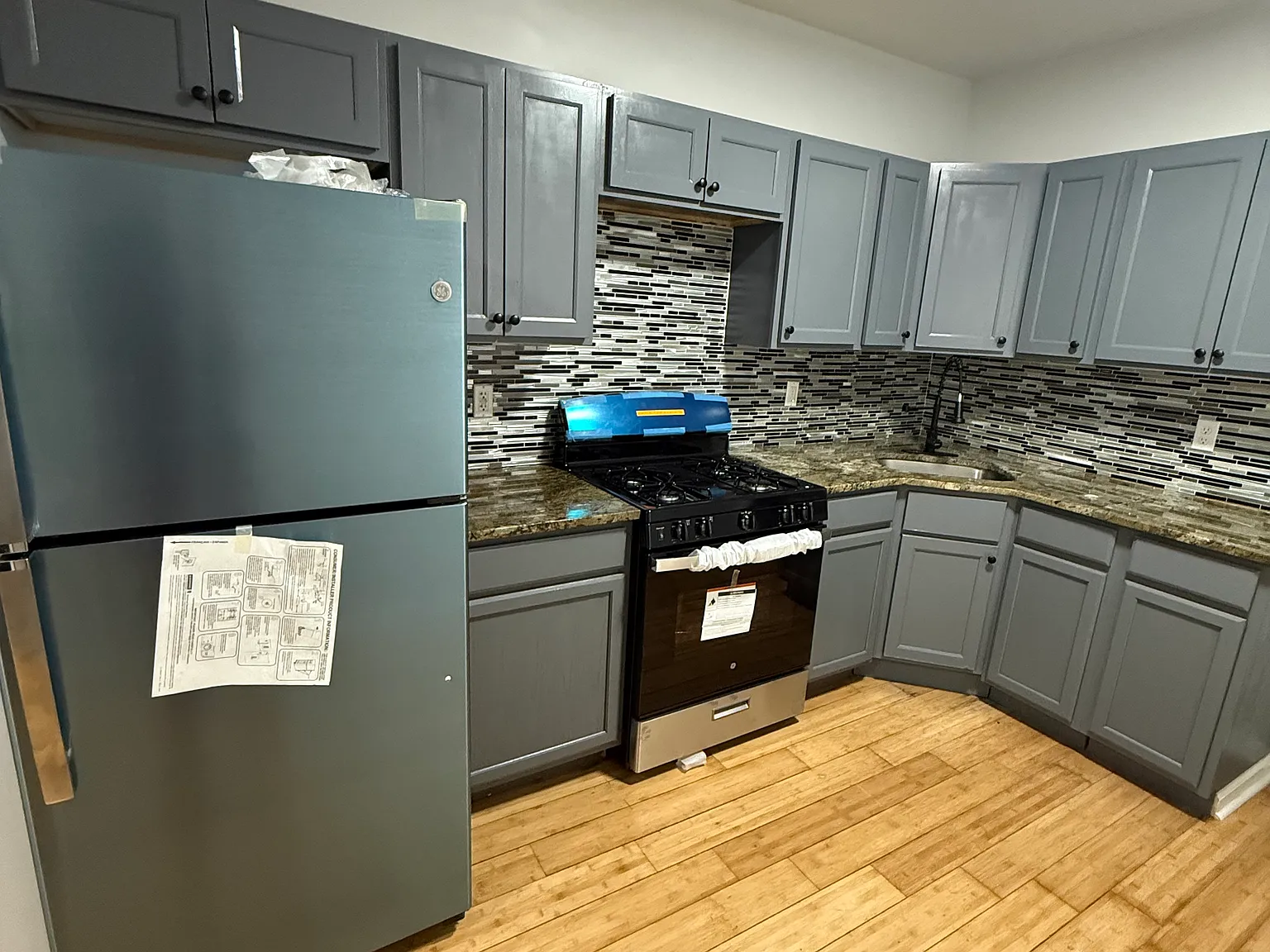3 bed, $1,400 — Photo 2