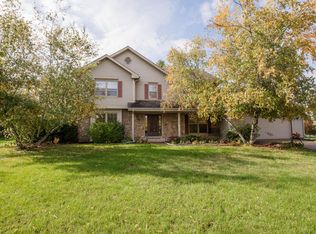 2705 Chatsworth Cir, Waukesha, WI 53188