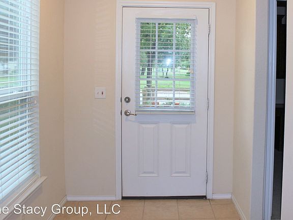 5th image of 143 Essex Ln