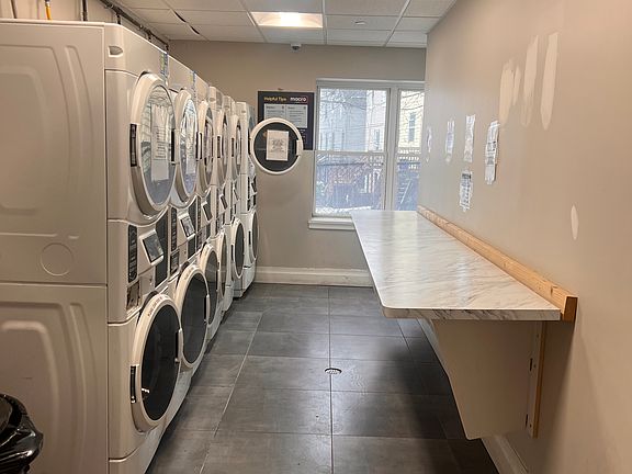 4th image of 107 N Grove St #701
