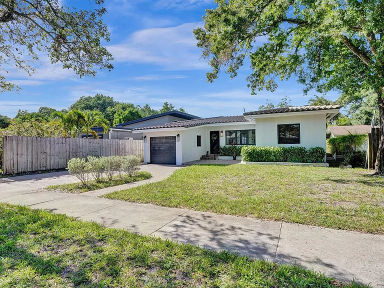 807 SW 18th St — Photo 59
