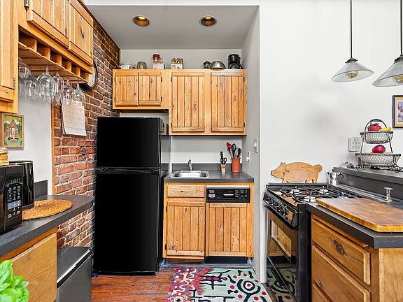 5th image of 290 W 11th St APT 4A