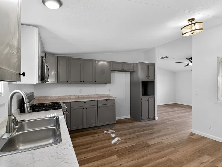 1134 Robinson Ave — Photo 16