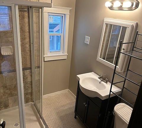 5th image of 241 Oxford Ave #1