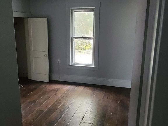 4th image of 114 Lincoln Ct