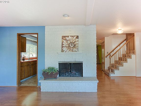 5th image of 901 NE 6th Ave