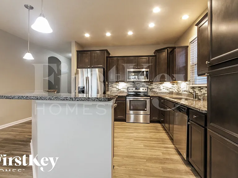 1341 Blackthorne Trl N — Photo 6