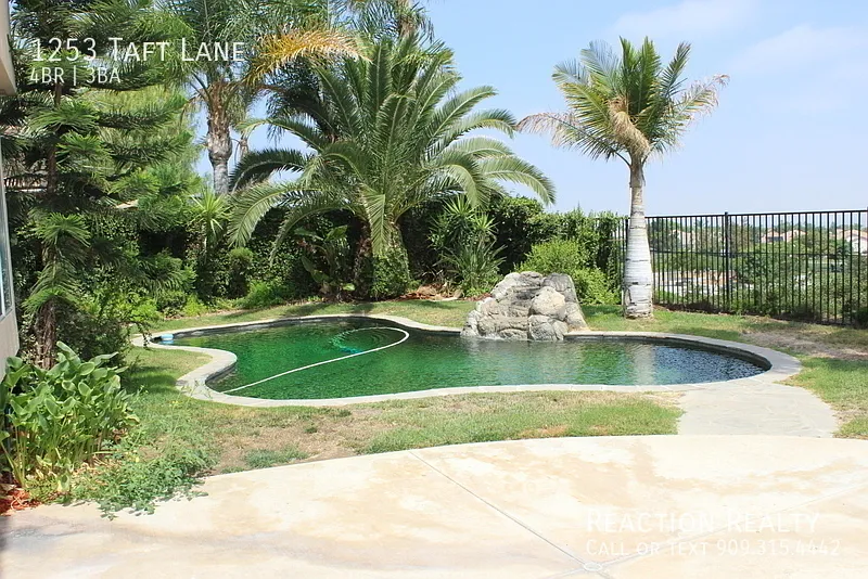 Coming Soon! Great Views 2 story 4/2.5 bath home in Corona Vista for lease! — Photo 3