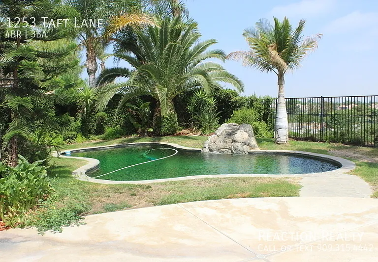 1253 Taft Ln — Photo 3