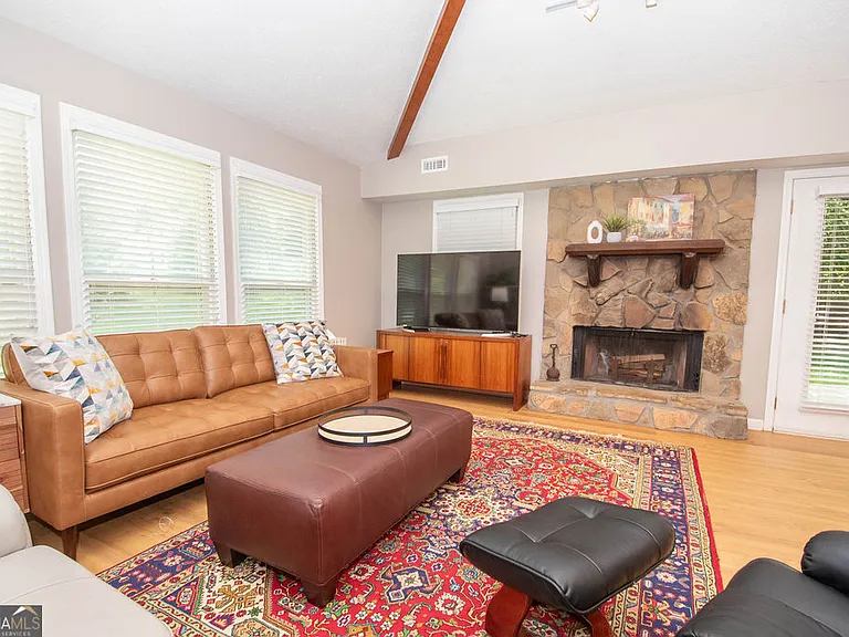 103 Burnham Rise #FURNISHED — Photo 2