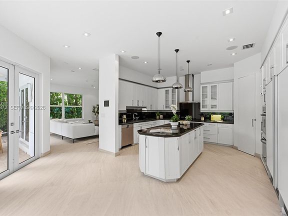 4th image of 3752 NE 199th St