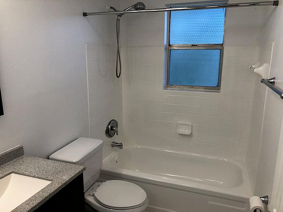 5th image of 500 SE 2nd Ave APT D3