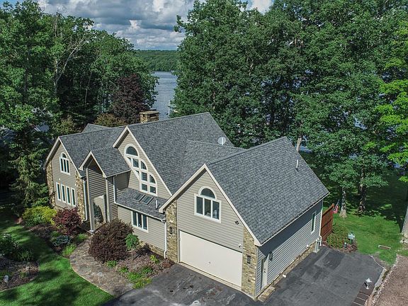 2nd image of 320 Lake Forest Dr