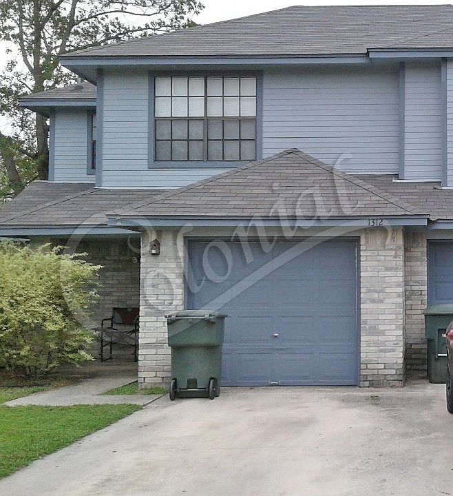 Front_Yard_Exterior_1.JPEG__2_