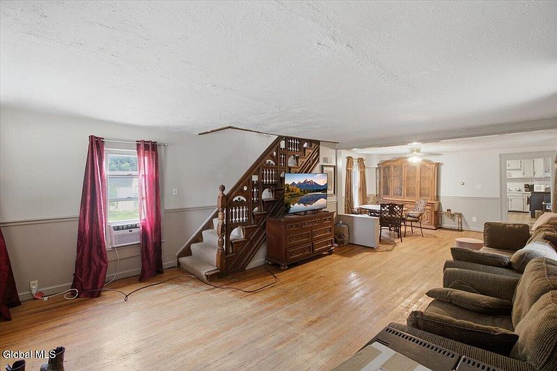 4th image of 68 Marvin Street