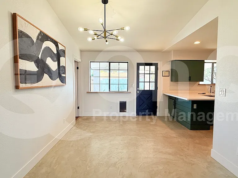 1222 W 13th St — Photo 3
