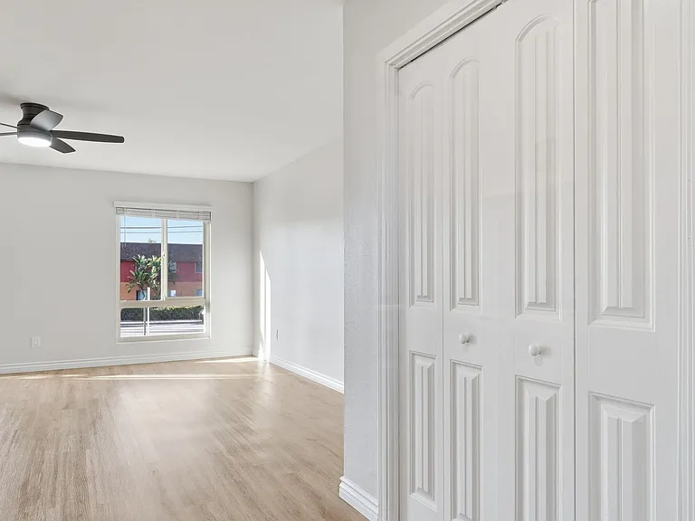 Cambridge Apartments — Photo 13